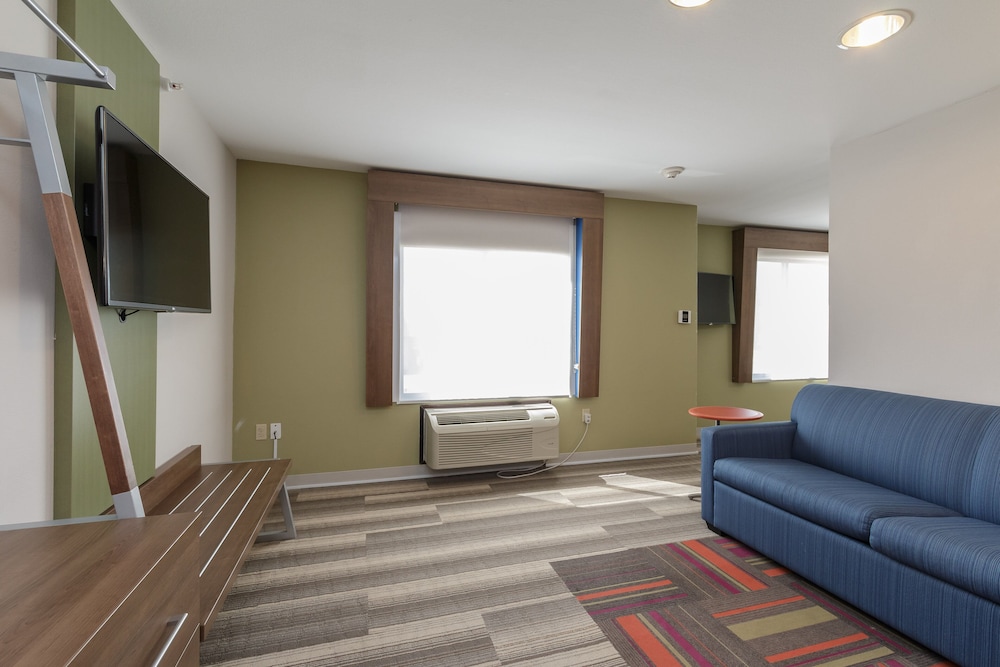 Holiday Inn Express Hotel & Suites South Bend by IHG - photo 50