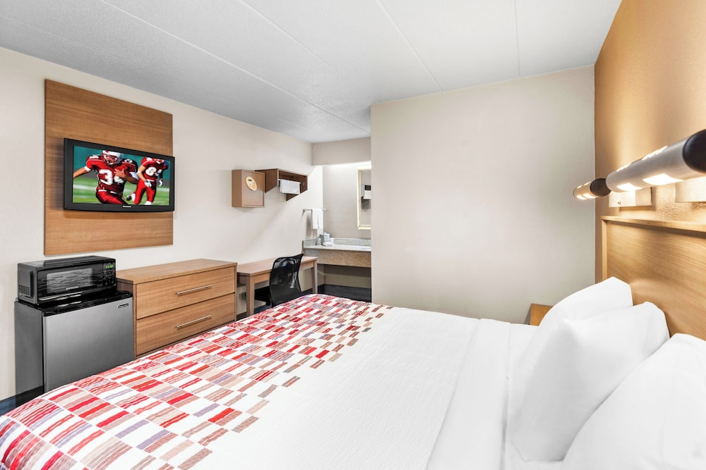Red Roof Inn Indianapolis North College Park - photo 15
