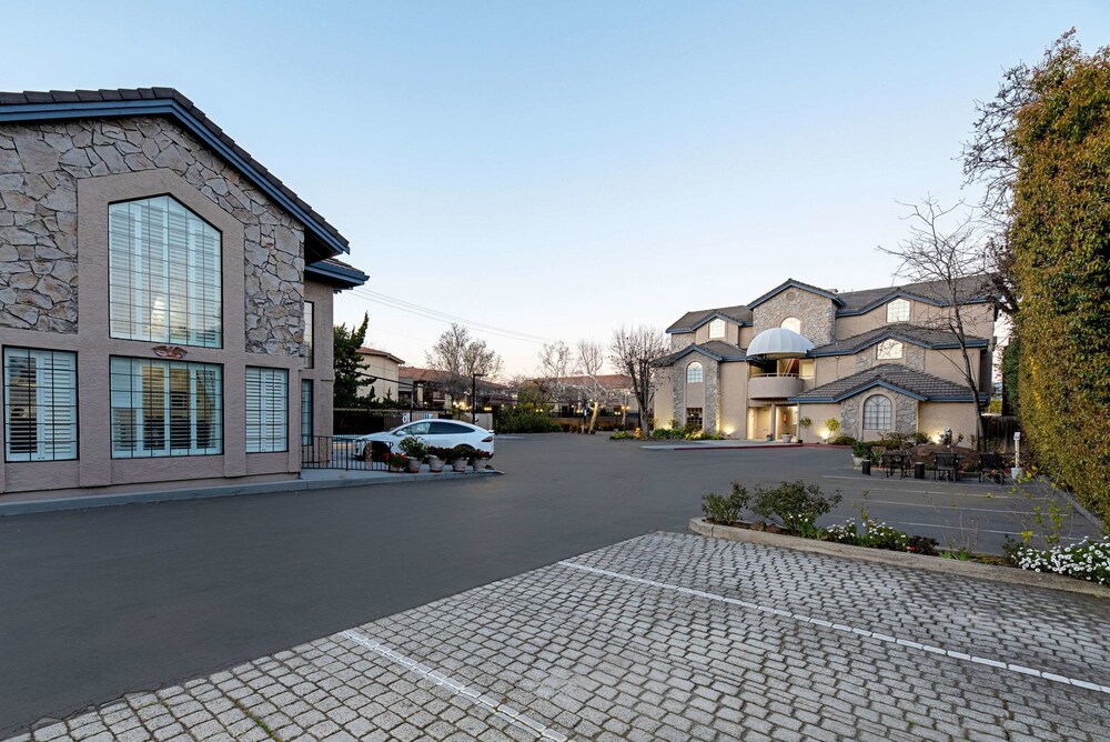 Clarion Inn Silicon Valley - photo 60