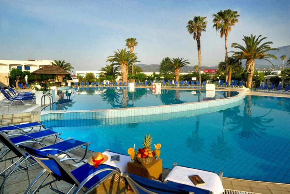 Comer Kinetta Beach — 4-Star Luxury Hotel in Megara, Greece