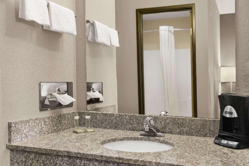 Super 8 by Wyndham Strafford Springfield Area - photo 6