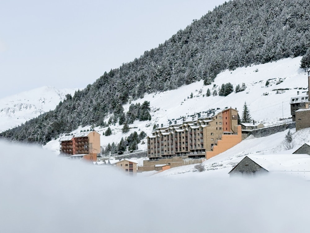 Apartaments Turístics Els Llacs — 4-Star Luxury Hotel in Canillo, Andorra