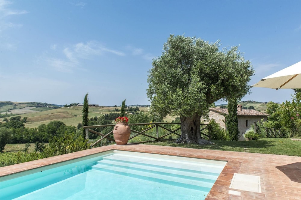 Podere San Buono 6 in Montepulciano — 4-Star Luxury Hotel in Montepulciano, Italy