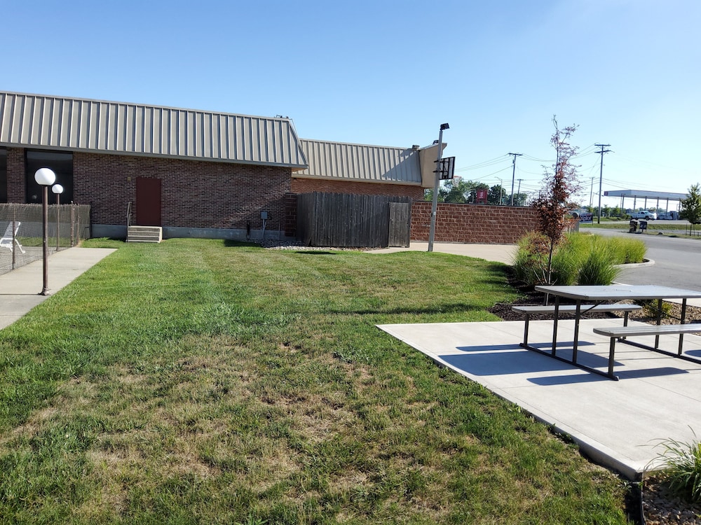 Klopfenstein Inn and Suites - photo 16