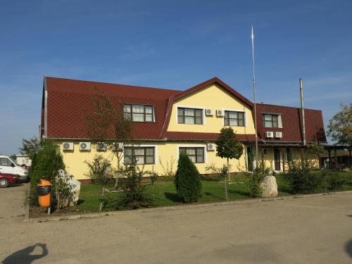 Conacul de pe Lac in Arad, Romania