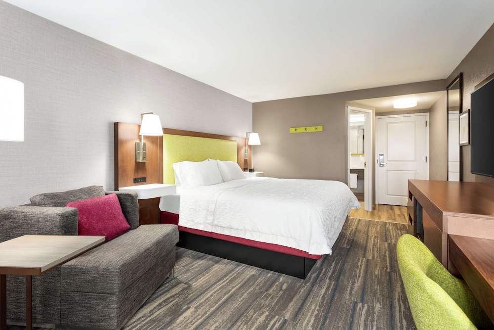Hampton Inn Milwaukee Brookfield - photo 17