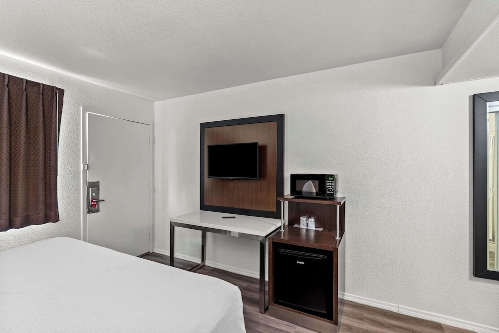 Econo Lodge Stockton near I 5 Fairgrounds - photo 21