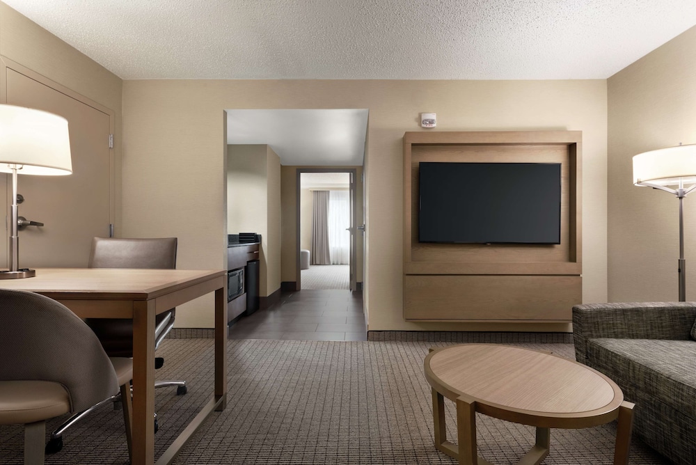 Embassy Suites by Hilton Cleveland Rockside - photo 14