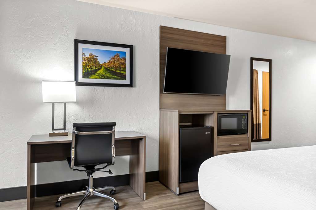 Best Western Plus Caldwell Inn & Suites - photo 35