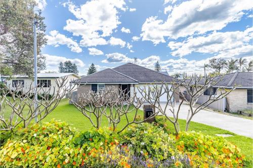 13 Morna Point Rd pet friendly boat parking house on one level — 4-Star Luxury Hotel in Anna Bay, Australia