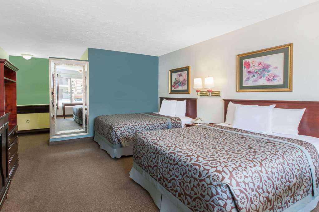 Days Inn by Wyndham Camarillo Ventura - photo 10