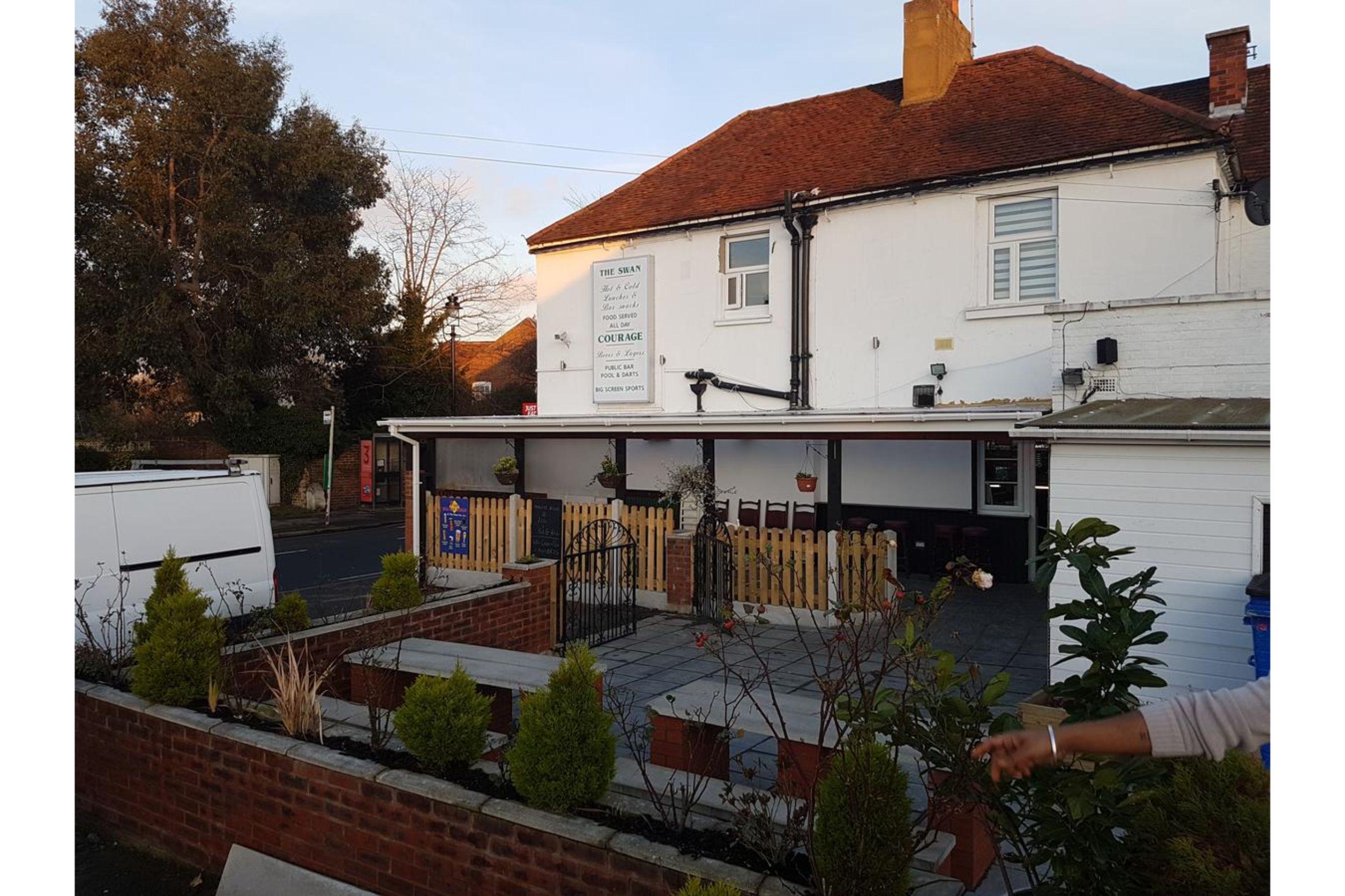 Swan Inn Heathrow Airport — hotel in Staines