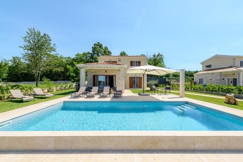 Villa Oliva Muntrilj — 4-Star Luxury Hotel in Tinjan, Croatia