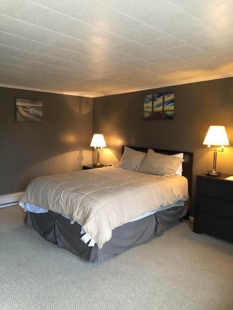 Oakes Oramel Inn in Belfast, United States