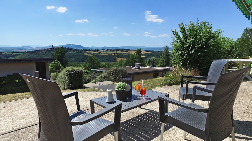 VVF Montpeyroux Auvergne Parent — hotel in Issoire