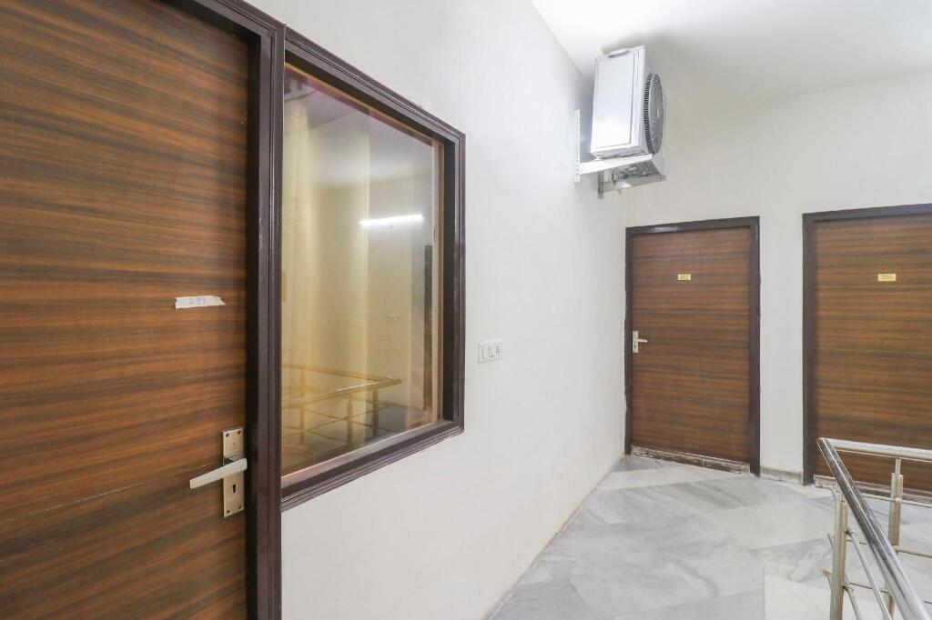 Hotel O Royal - last minute hotel in Noida