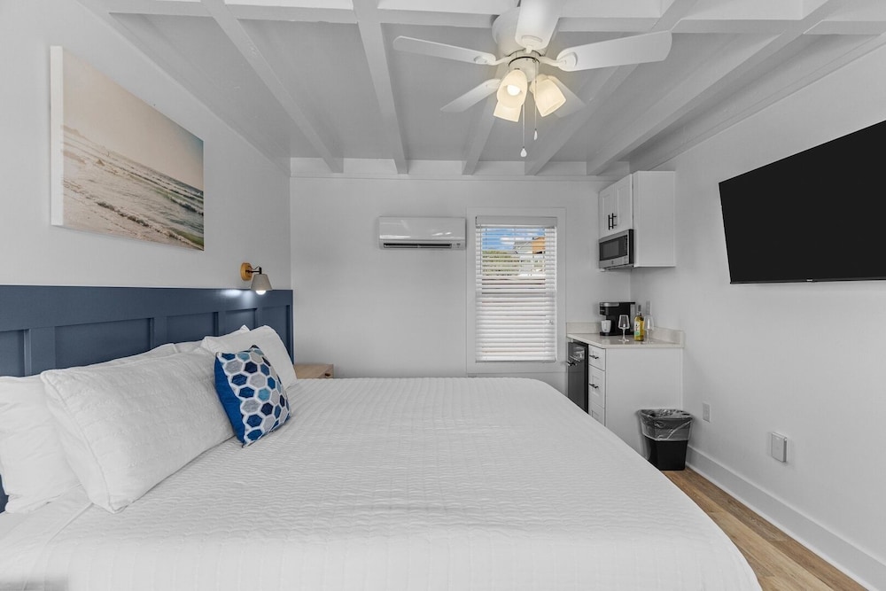 The Beach House at Oak Island by Carolina Resorts - photo 4