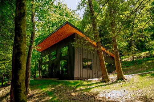 Native Legacy - carbon neutral hotel in Loudonville