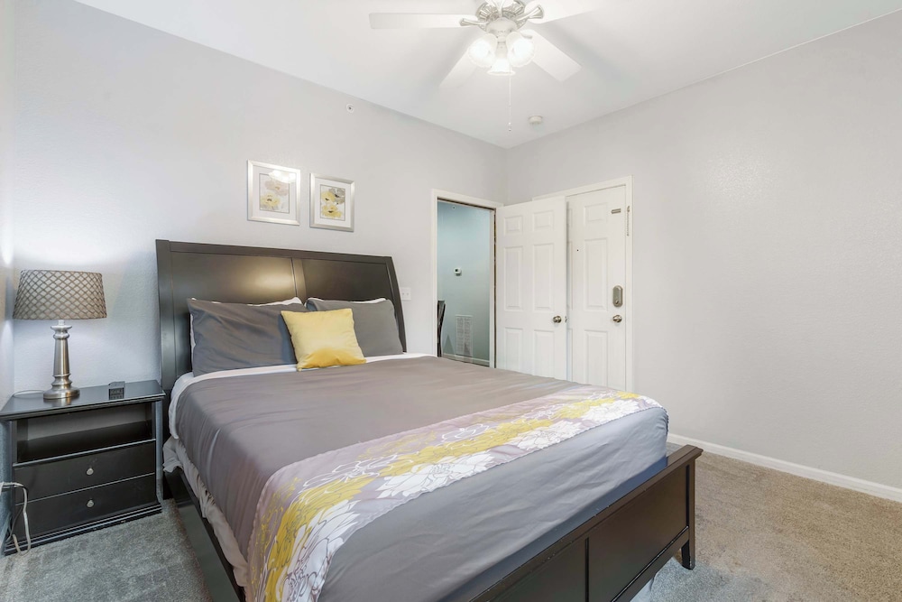 Holiday Ridge Retreat Duo Holiday Hills Branson Golf Resort Outdoor Pools in Branson, United States