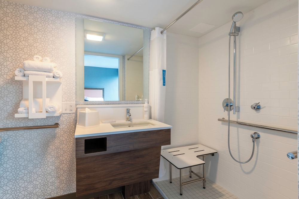 Hampton Inn by Hilton Manchester - photo 27
