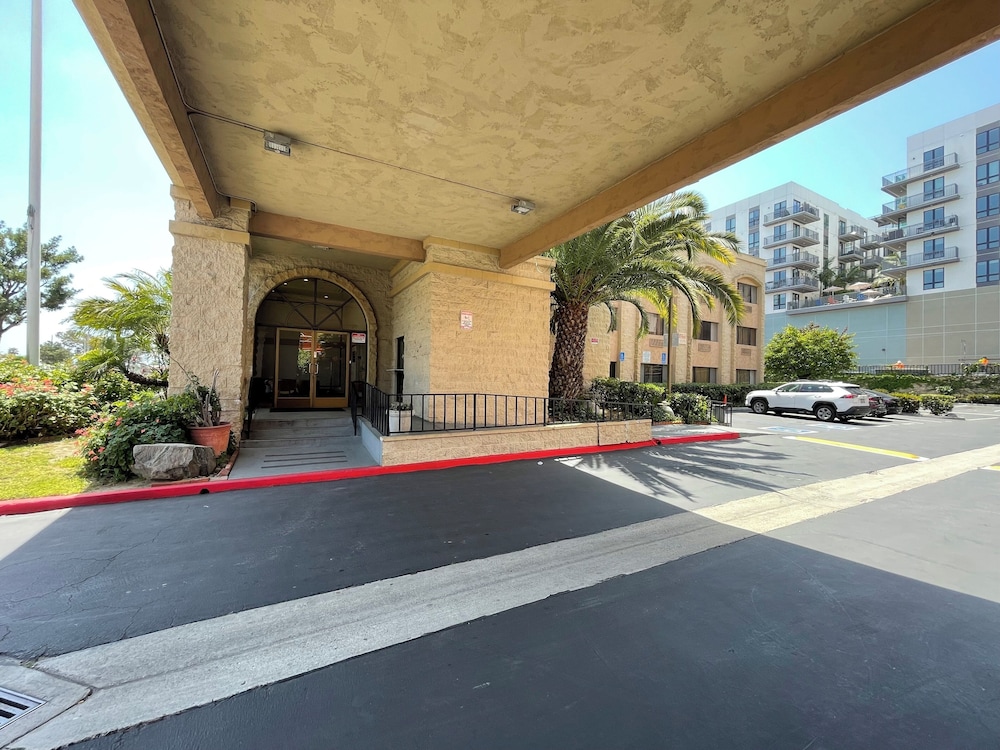Portside Inn & Suites - photo 39