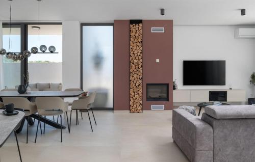 Gorgeous Home In Vrsi With Wifi — Vrsi — photo 5