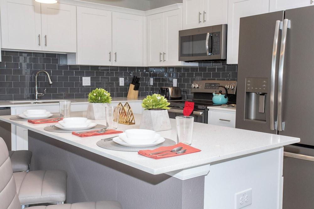 Gorgeous Two Bedroom Apt Close to Disney 306 4721 Storey Lake Resort - photo 5