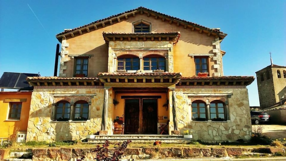 Casa Rural El Camino Real — 4-Star Luxury Hotel in Escobar De Polendos, Spain