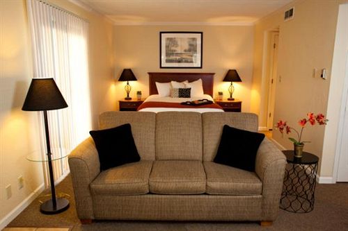 Chase Suite Hotel - photo 8