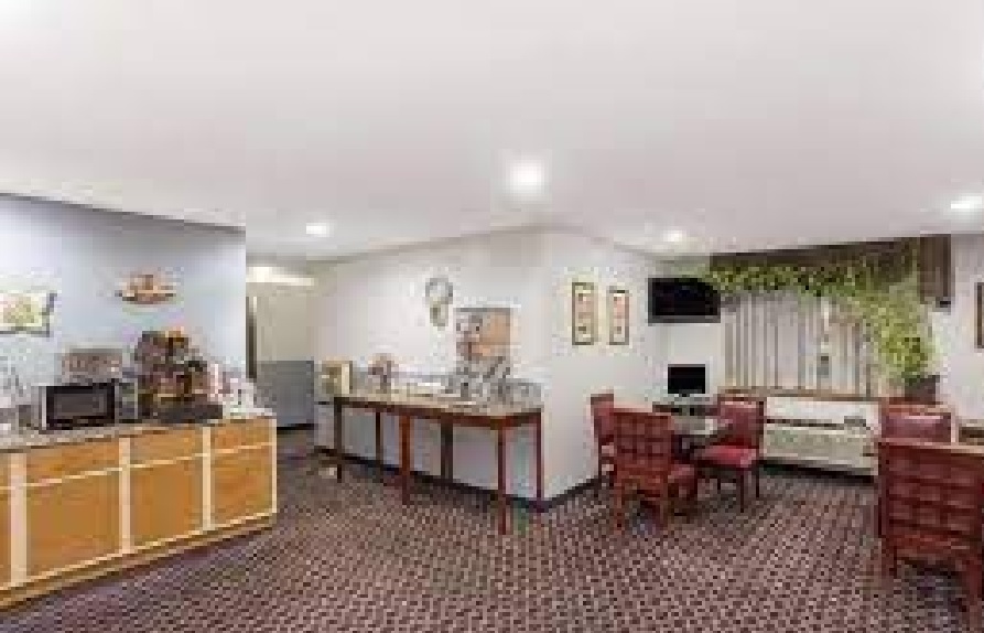 Super 8 by Wyndham Selma Fresno Area - photo 31