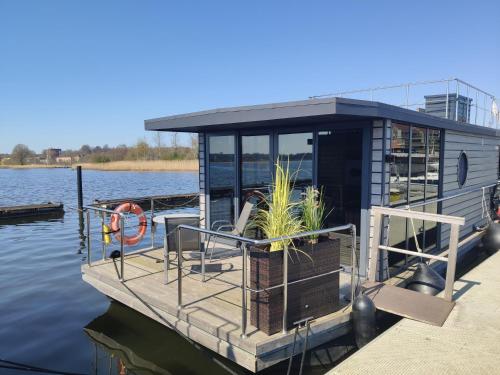 Hausboot Fjord Serina Mit Biosauna In Schleswig — Schleswig