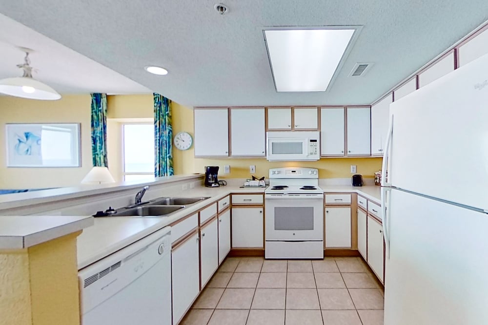 Bay Watch Resort & Conference Center - photo 25
