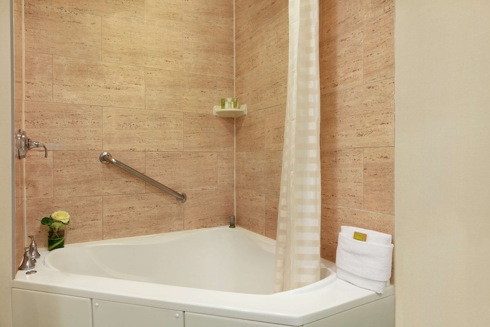 Hilton Ocean City Oceanfront Suites - photo 35