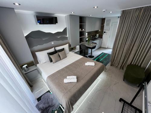 La Luna Petite Suite Deluxe Apartment with Pool & Jacuzzi Bikes and Covered Parking — 4-Star Luxury Hotel in Nasice, Croatia