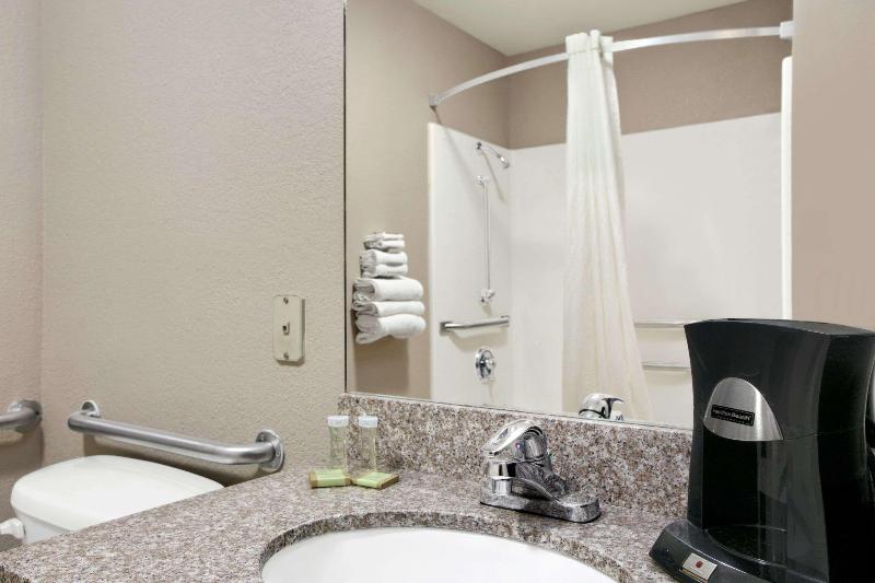 Super 8 by Wyndham Strafford Springfield Area - photo 8