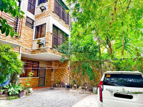 Townhouse 4BR Unit 10 in La Guardia near IT Park Cebu City — 4-Star Luxury Hotel in Cebu City, Philippines