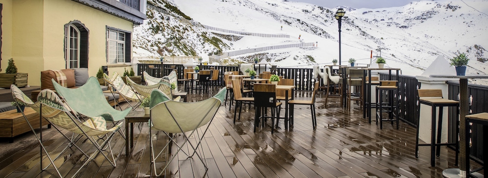 Hotel Vincci Selección Rumaykiyya in Monachil, Spain