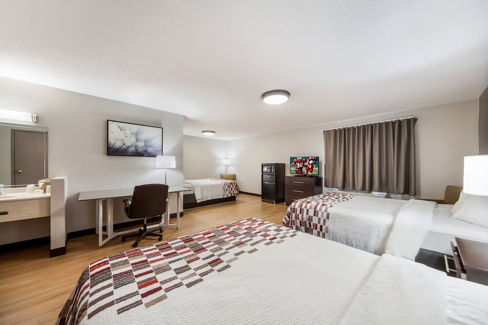 Red Roof Inn & Suites Omaha Council Bluffs - photo 12