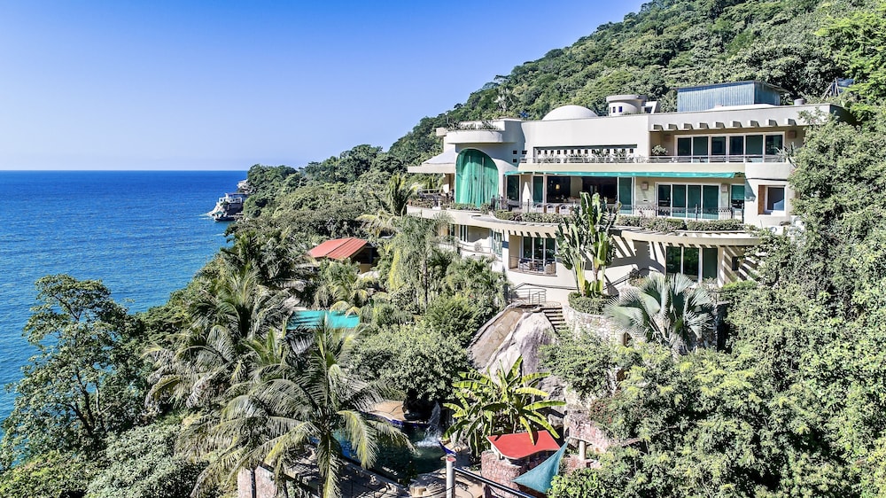 Luxury Beach Frontage Villa For Rent — 4-Star Luxury Hotel in Puerto Vallarta, Mexico
