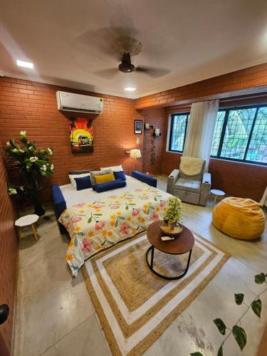Brick Maison 1BHK with Free Parking Juhu Bandra