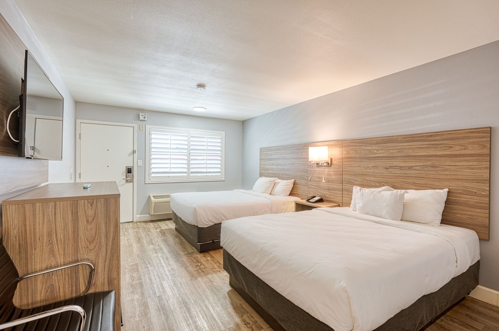 Vagabond Inn San Luis Obispo - photo 21