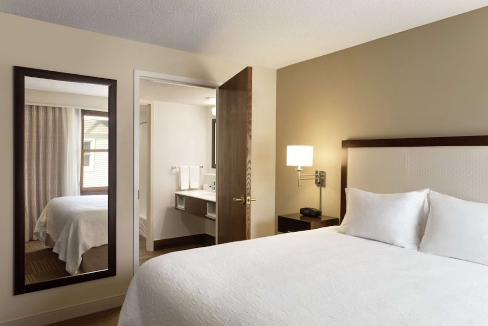 Hampton Inn & Suites Springdale - photo 15