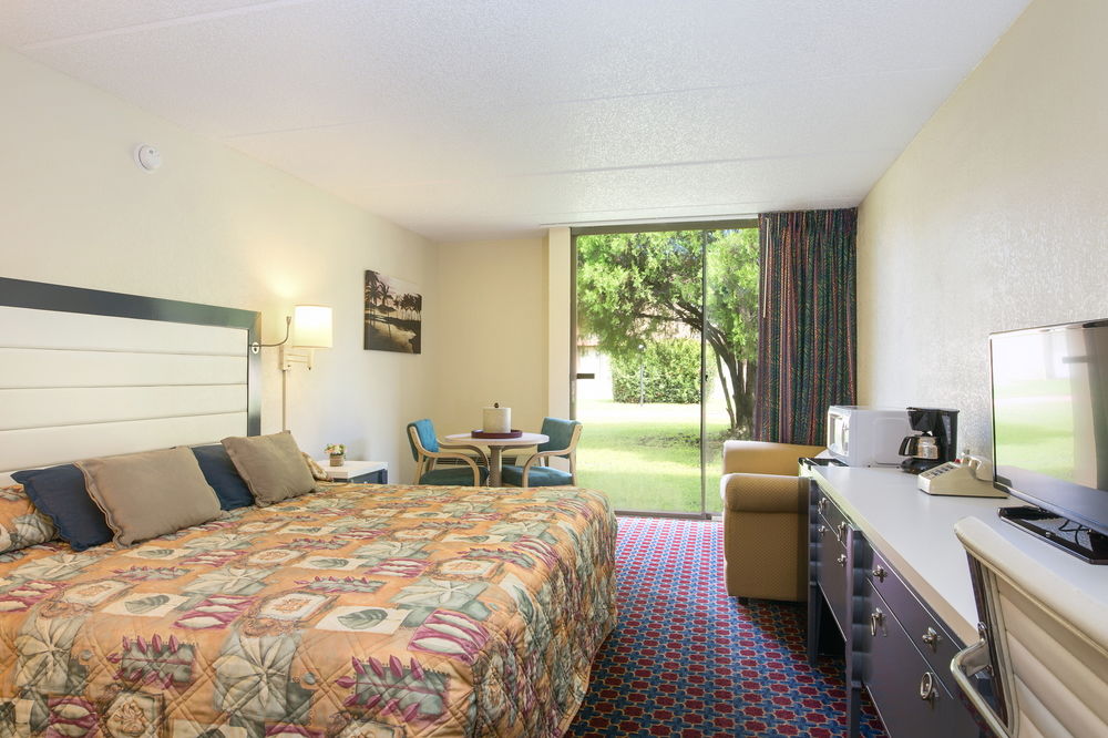 I Drive Grand Resort & Suites - photo 23