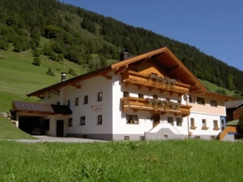 Lebensquelle Krapfenhof — 4-Star Luxury Hotel in Finkenberg, Austria