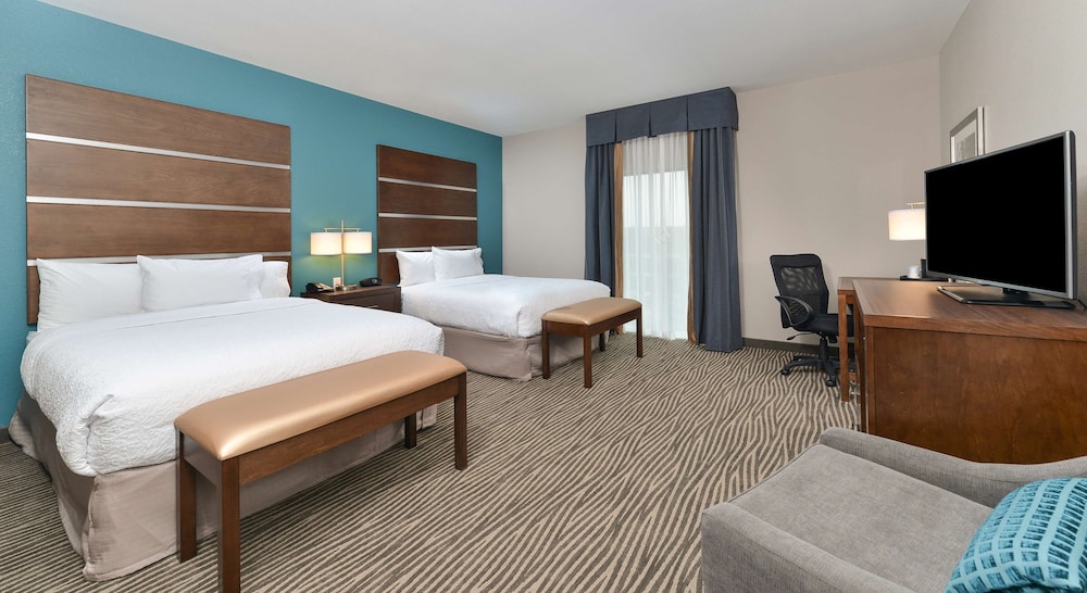 Hampton Inn & Suites Des Moines Downtown - photo 11