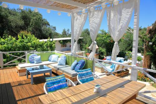Blue Sky Cottage Kanouli Beach — 4-Star Luxury Hotel in Agios Matthaios, Greece