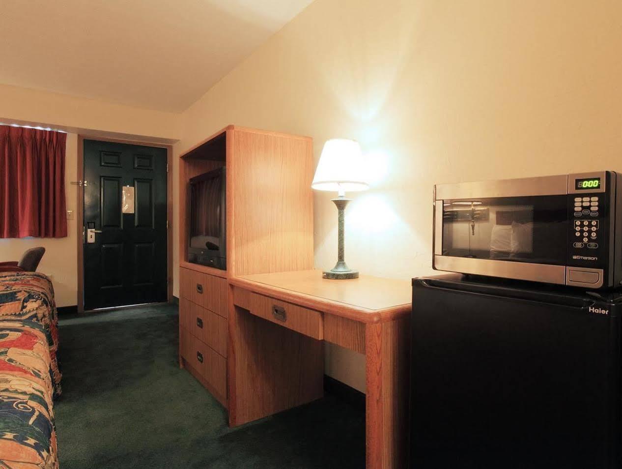 Americas Best Value Inn Hazard - photo 12
