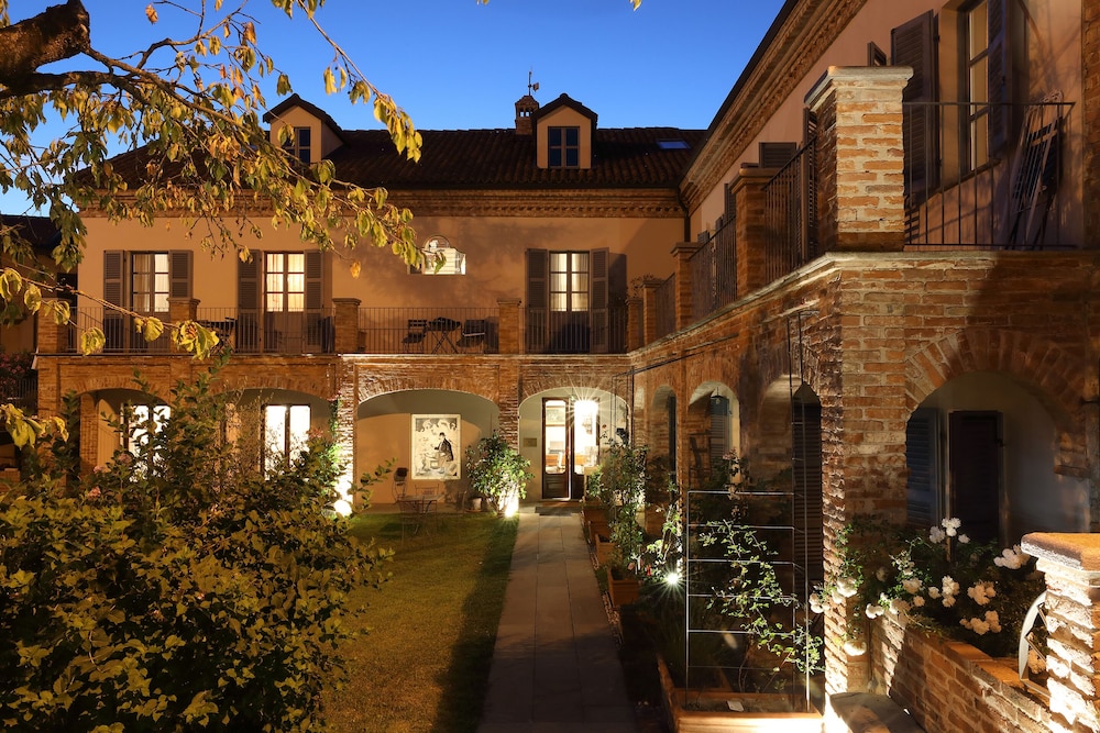 Locanda Dell'Orso Bevitore — 4-Star Luxury Hotel in Verduno, Italy