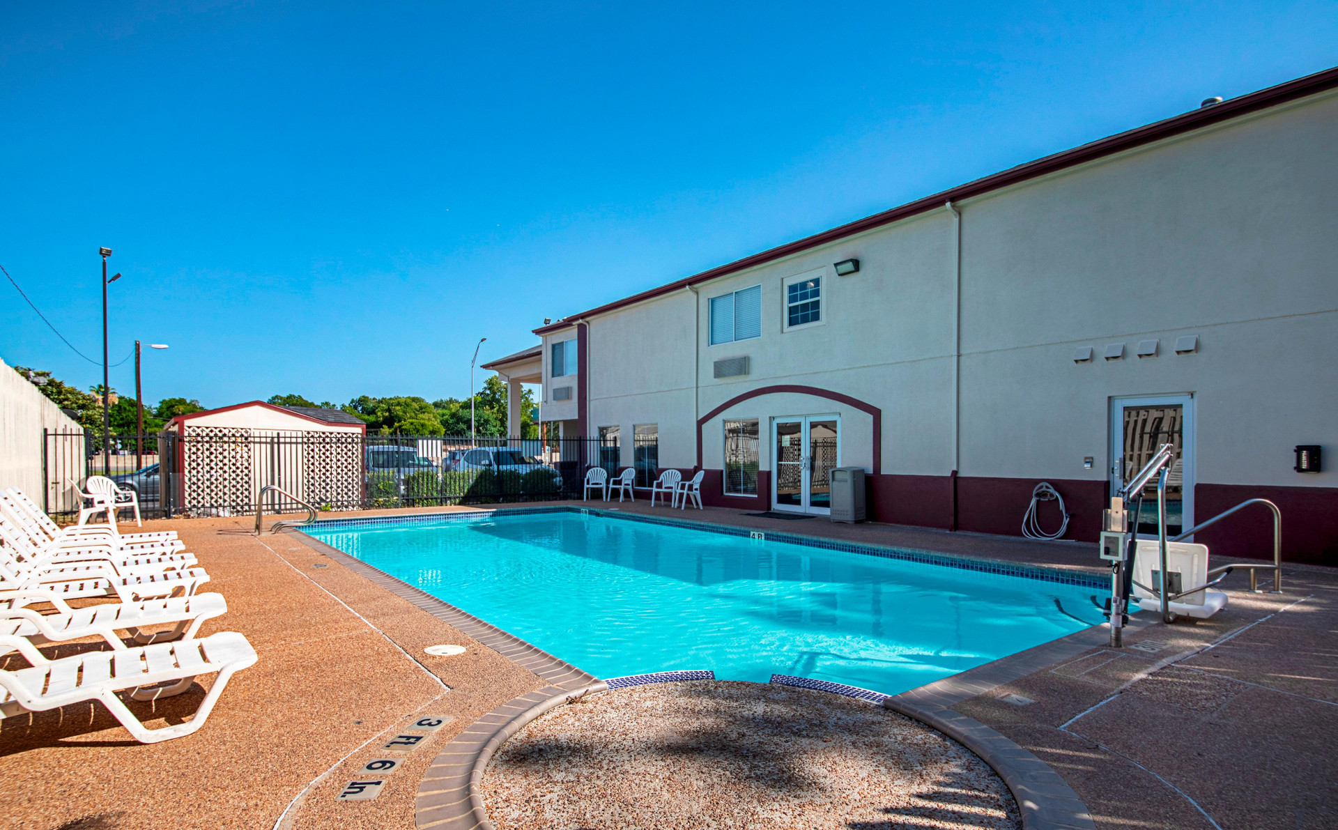 Red Roof Inn San Marcos - photo 5