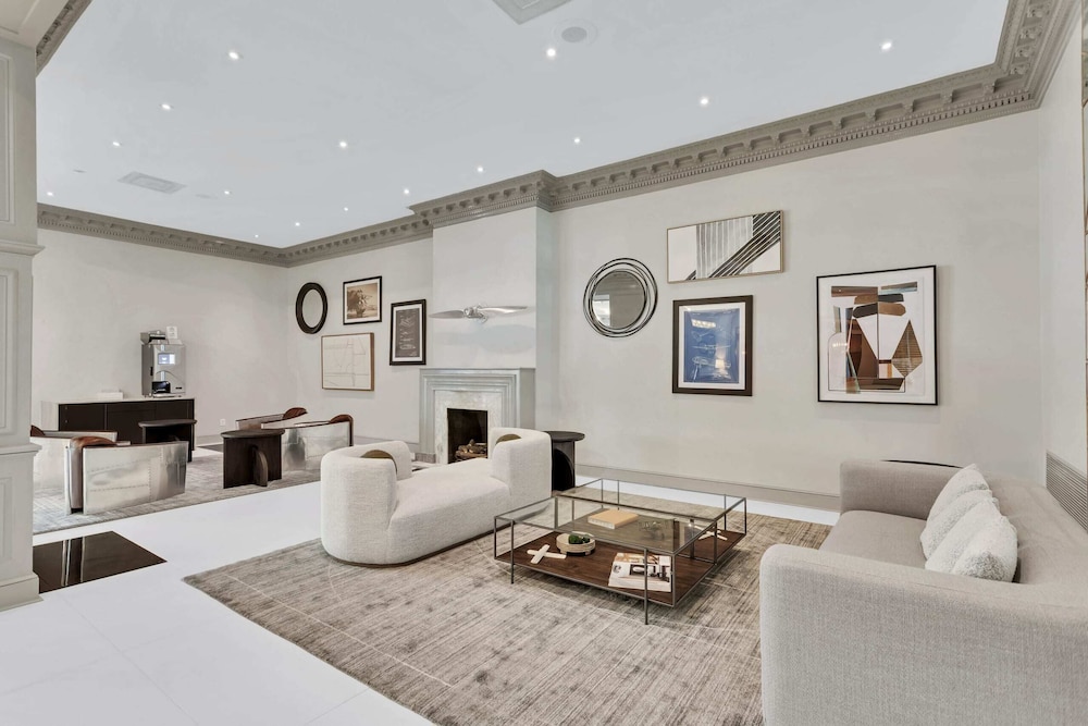 Condo Steps Away from Crystal City Metro — 4-Star Luxury Hotel in Arlington, United States